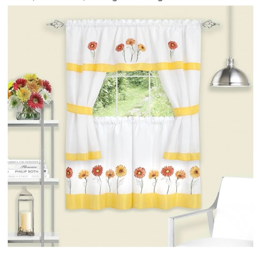 ACHIM
Gerbera 58 in. W x 36 in. L Daisy Embellished Window Panel Curtain Set